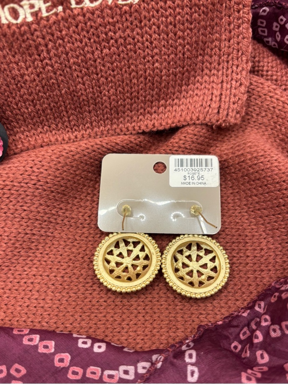 Scarves & Earrings bundle - Picture 4 of 5